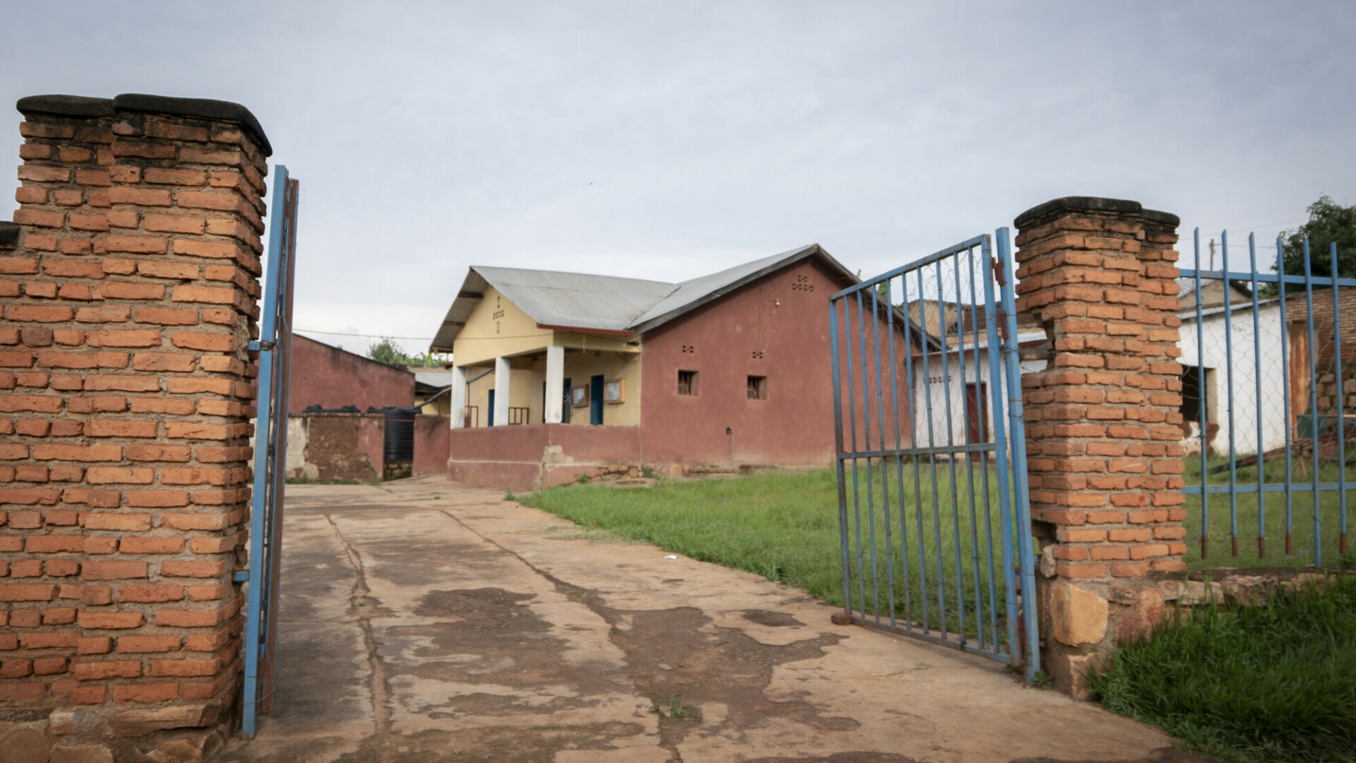 A view of a single storey residential building in Rwanda from outside the gates