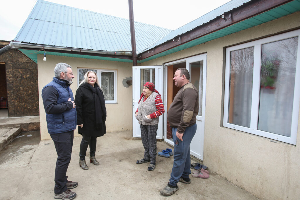 Group of adults: Radu and Simona talking to Ion and Georgeta, outside their home in Iasi County, Romania.